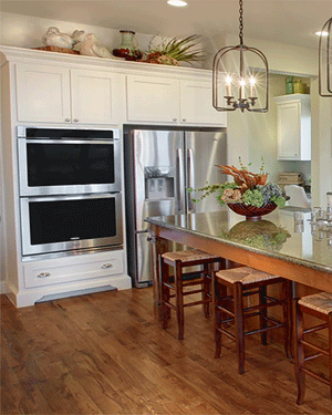 Farmhouse_Kitchen_Cabinets_Mixed-Woods
